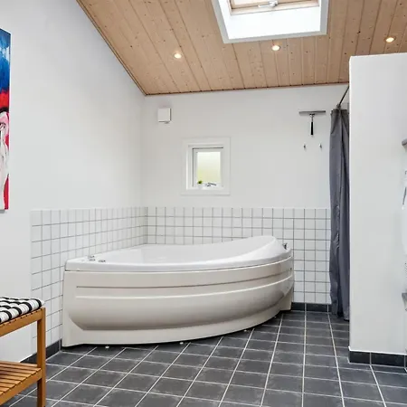 Gudni - 200m To The Inlet By Interhome